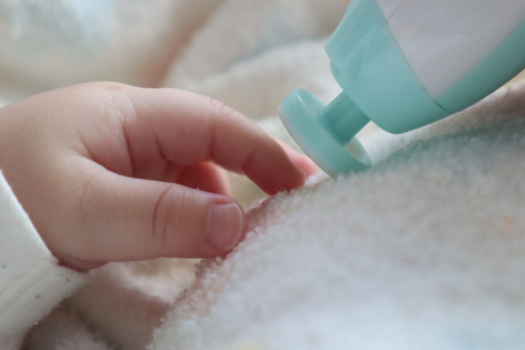 電動やすりで爪ケア画像